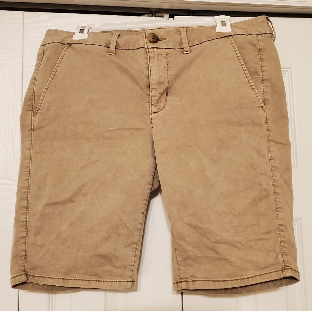 American Eagle Khaki Bermuda shorts